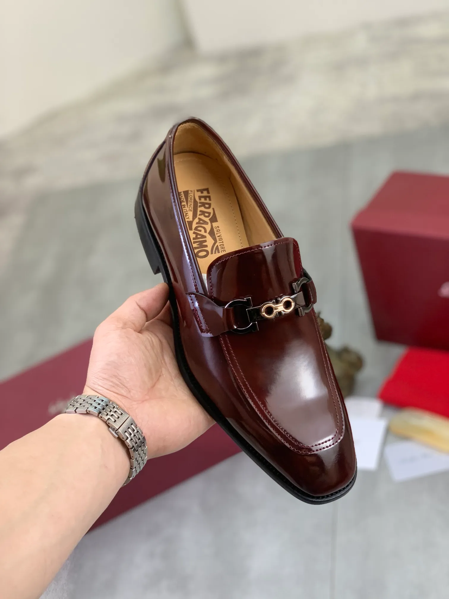 Men's Men's Shoes 💰P460💰[New Style] Water-dyed Niuli 🆘[Salvatore Ferragamo] Ferragamo's latest casual business leather shoes for men! Available at counters simultaneously! The fabric is made of specially imported original open-edge beaded calfskin, and the interior is made of imported water-dyed cowhide. It is absolutely luxurious and leads the fashion trend. Matching code: 38-47 black and burgundy optional